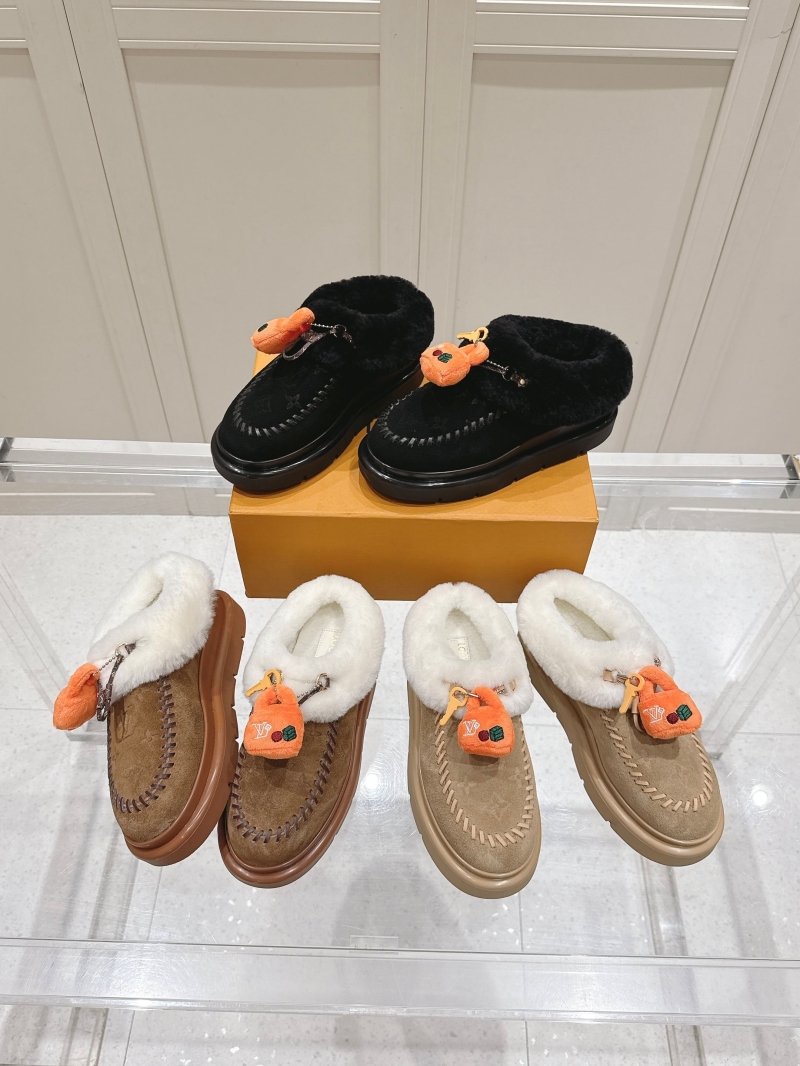 l0vis Vvtt0n slippers